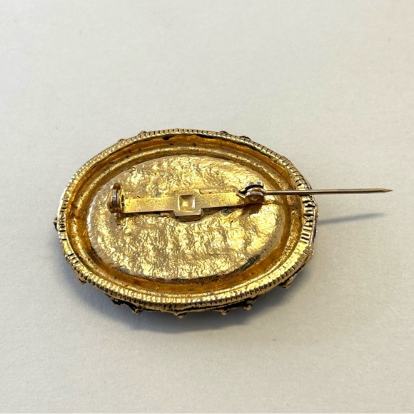 Jade Chip Vintage Brooch Gold Tone - Picture 4 of 7